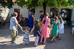 Gólyafészek családi táncház és játszóház